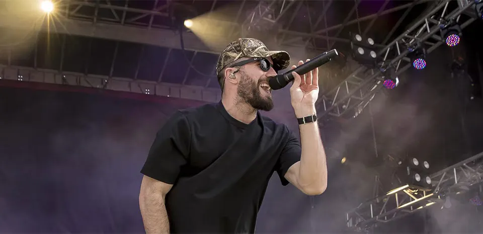 Sam Hunt performing in Las Vegas at Fontainebleau