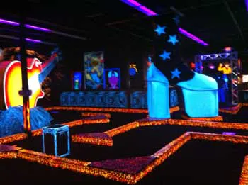 KISS: By Monster Mini Golf